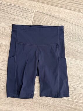 EUC Athleta Stash Pocket Short 7”
